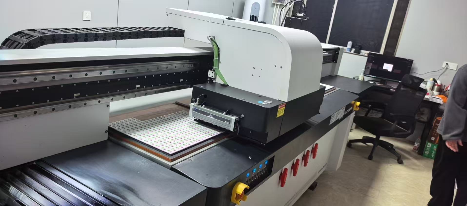UV printing equipment processing Mahjong tile artwork